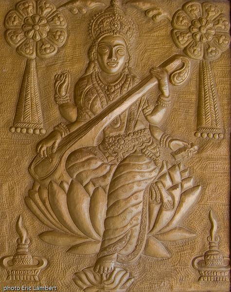 Inde2008-1308.jpg - La déesse Parvâti, jouant de la musique sur son lotus.